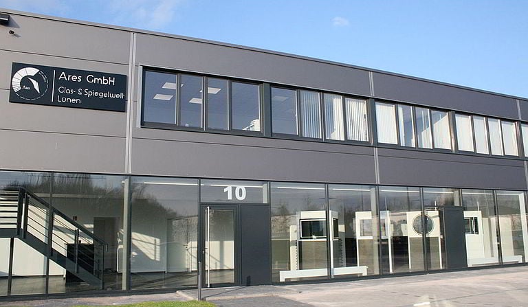 Ares Gebäude und Badausstellung