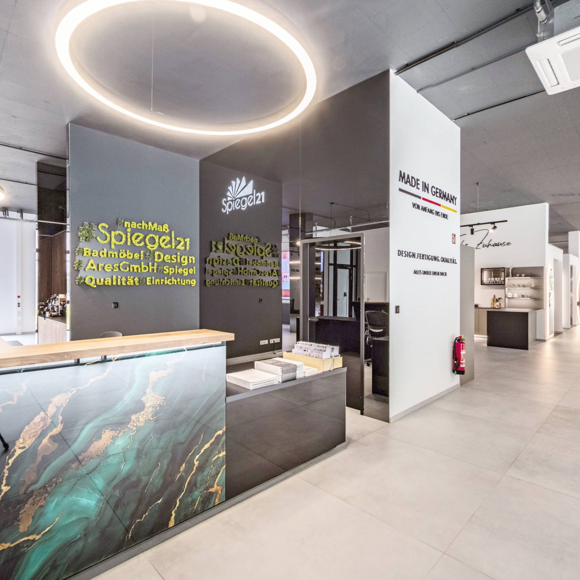 Kaffeebar und Beratungsbereich im Showroom
